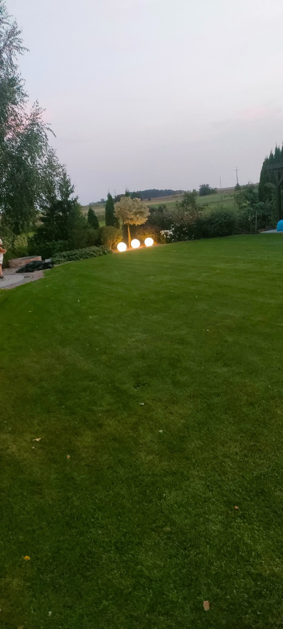 nowa instalacja oświetlenia ogrodowego