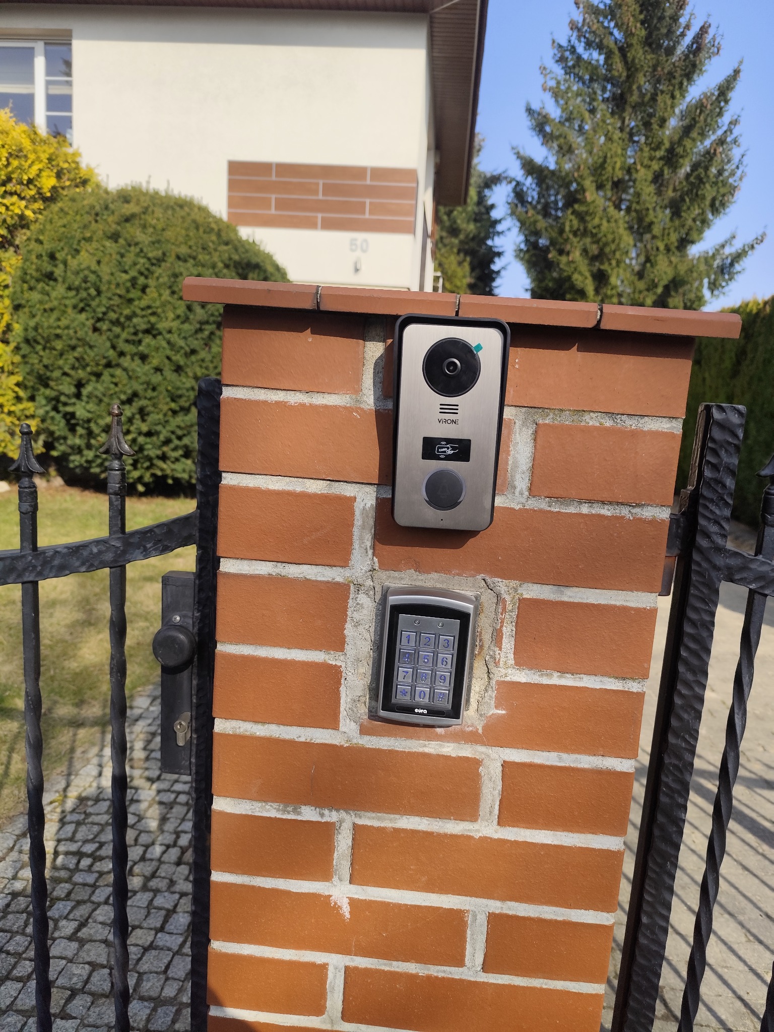 nowy domofon z integrowaną klawiaturą