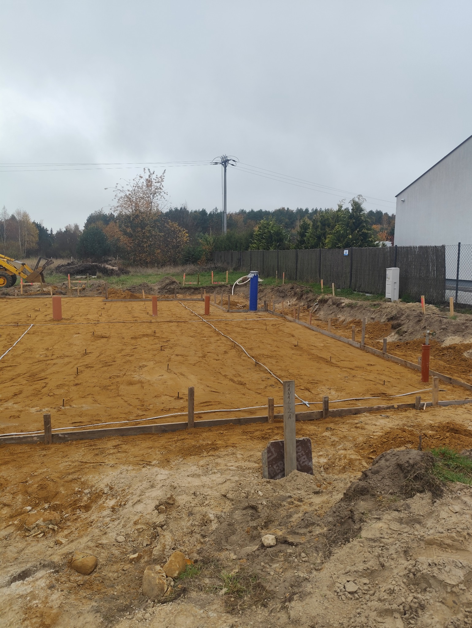 ułożenie uziomu kratowego pod płytą fundamentową