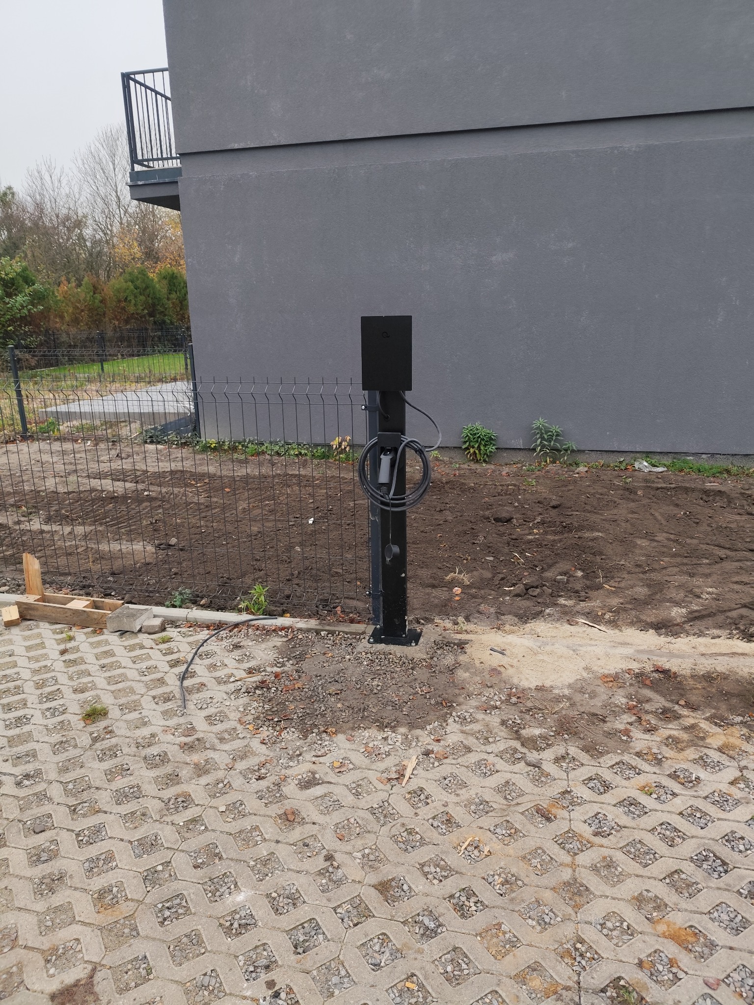 Wallbox do ładowania samochodów elektrycznych tutaj Tesli