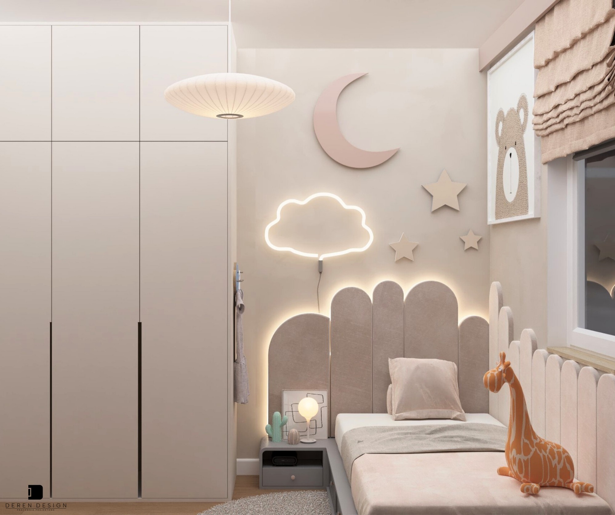 Pokój dziecięcy w pastelowych barwach z łóżkiem, szafą i dekoracjami ściennymi: księżyc, gwiazdy, chmurka neonowa. Pluszowa żyrafa na łóżku. Stonowana kolorystyka.