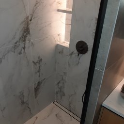 Szczęśliwa 7 - Marek Niebieszczański - Sufit Napinany w Łazience Warszawa