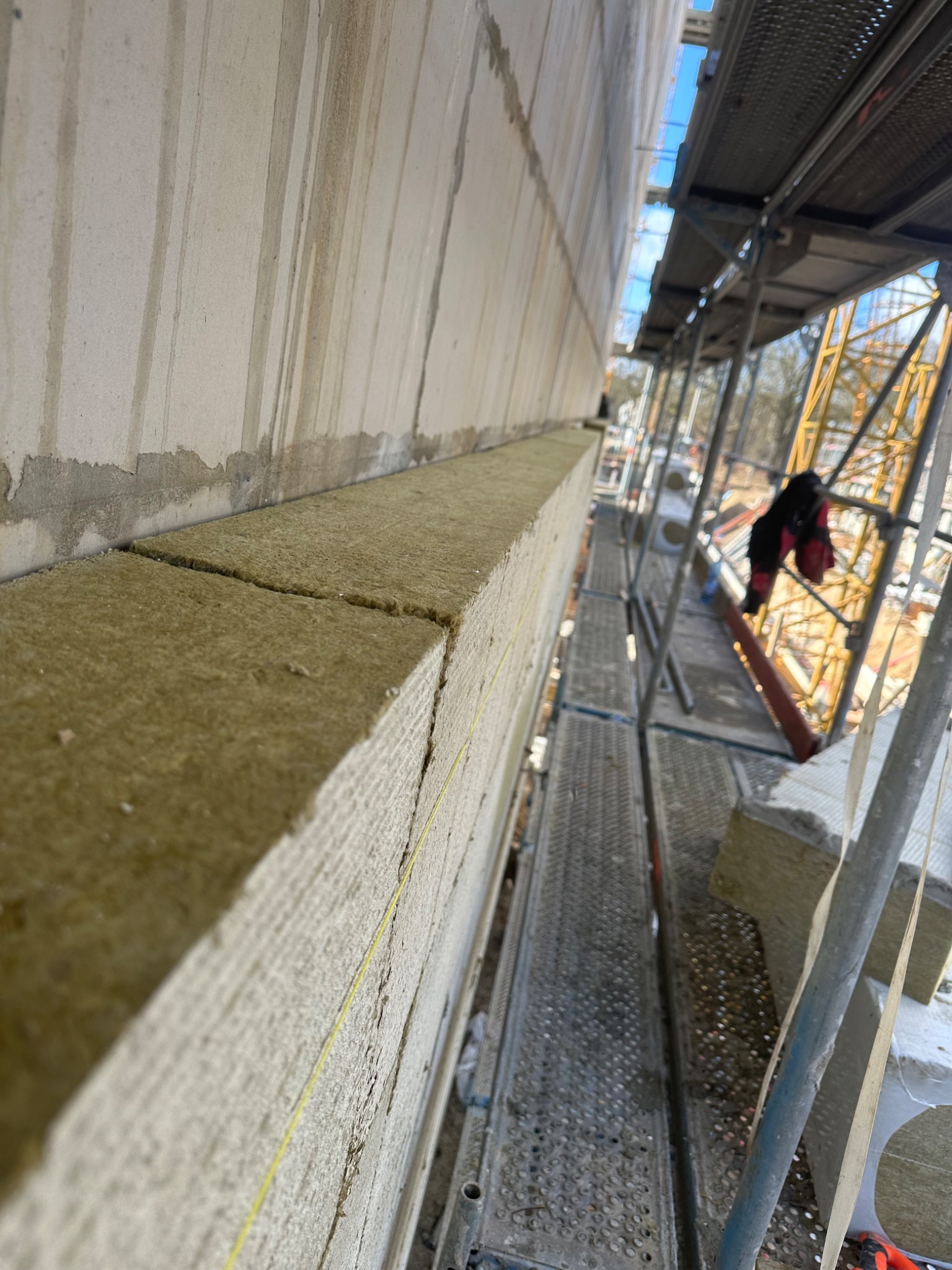 Wykonanie elewacji na bloku 4 piętrowym z wełny skalnej