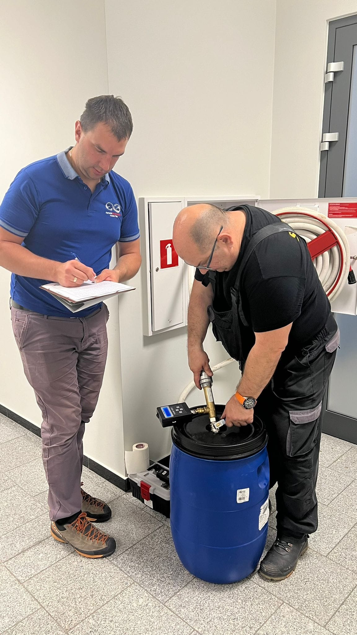 Przeglądy hydrantów wewnętrznych jak i zewnętrznych