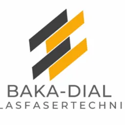 Logo firmy BAKA-DIAL GLASFASERTECHNIK z abstrakcyjnym symbolem składającym się z czarnych i żółtych równoległoboków.