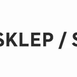 Logo Moto-Tech z napisem 'Sklep / Serwis / Przeglądy' po prawej stronie, czarny tekst na białym tle.