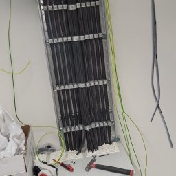 StalLine - Układanie kabli na drabince do szafy elektrycznej