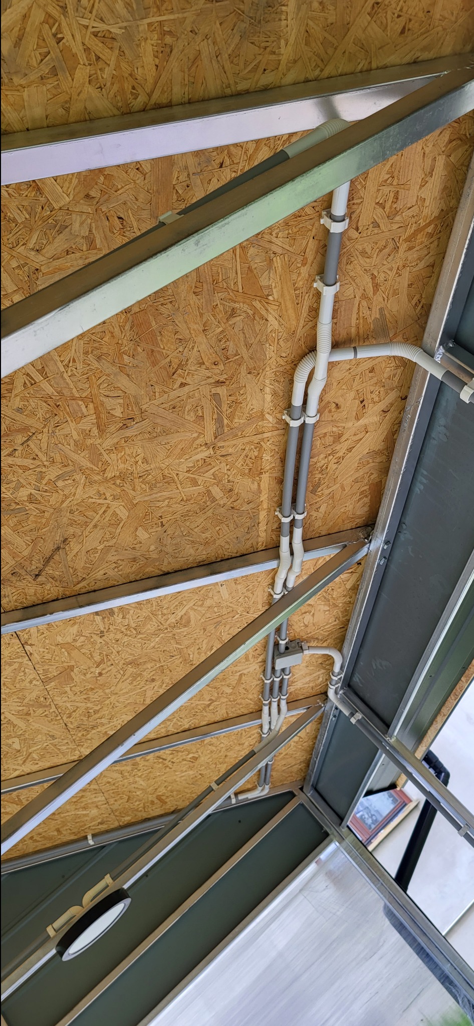 Montaż instalacji elektrycznej w altanie