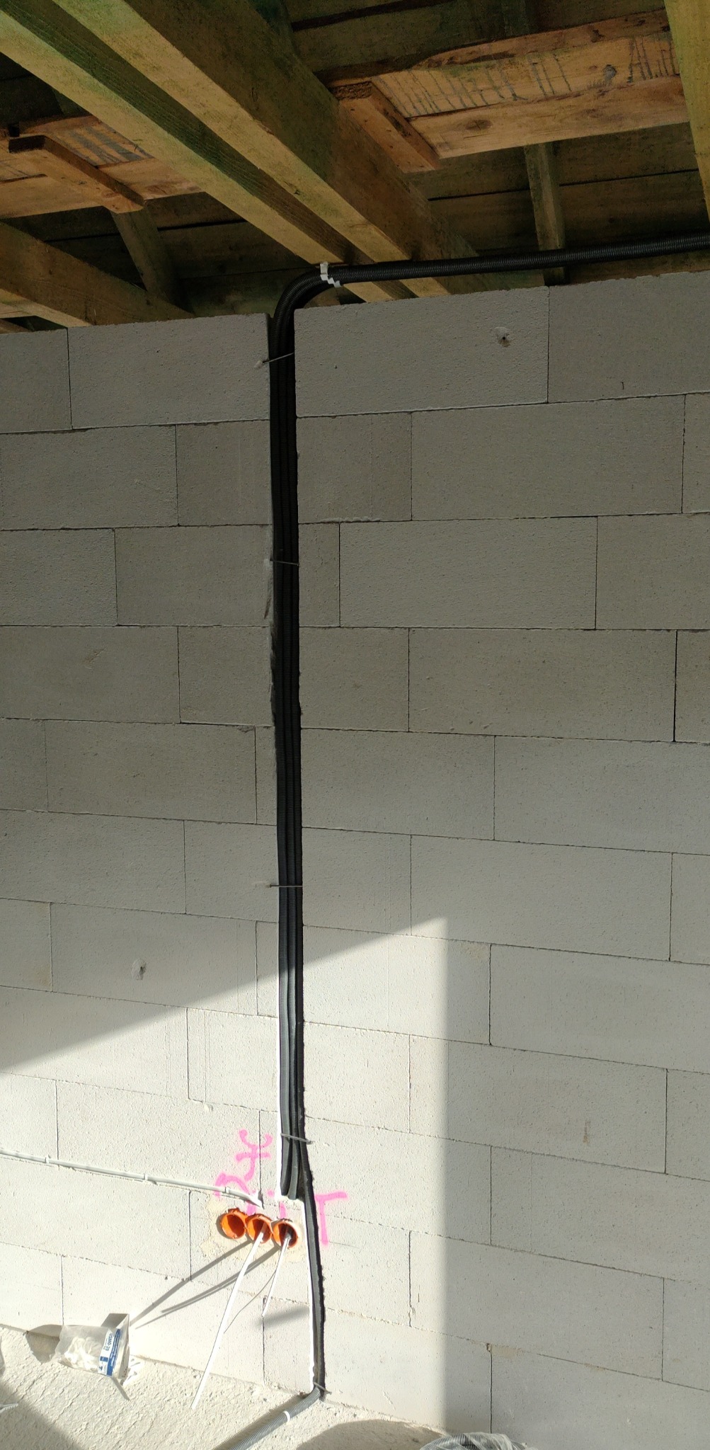 Montaż przewodów koncentrycznych oraz skrętek utp