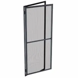 Szara moskitiera ramkowa z siatką, uchylona, widoczna na białym tle.