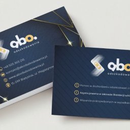 Nowakowski Solutions - Miłosz Nowakowski - Dwie wizytówki firmy odszkodowawczej z granatowym tłem, logo z symbolem samochodu i danymi kontaktowymi, ułożone na jasnym tle.