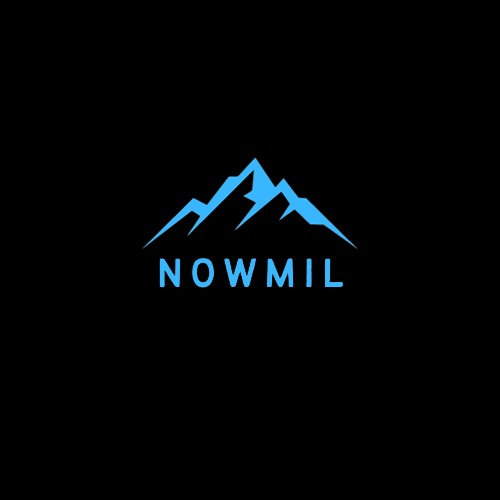 Minimalistyczne logo przedstawiające stylizowane, błękitne góry z nazwą firmy 'NOWMIL' poniżej na czarnym tle.