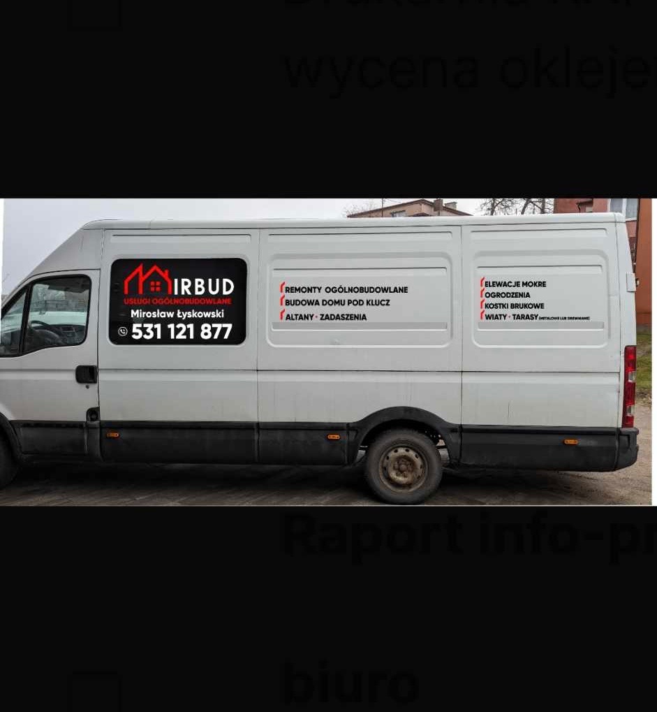 Biały samochód dostawczy z logo firmy budowlanej IRBUD i numerem telefonu. Reklama usług: remonty, budowa domów, altany, elewacje, ogrodzenia, kostka brukowa, wiaty.