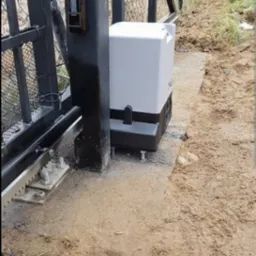 Montaż automatyki do bramy przesuwnej