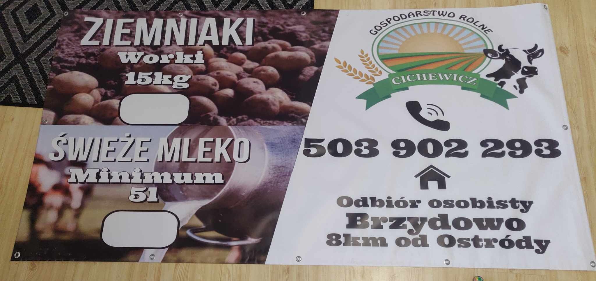 Baner reklamowy gospodarstwa rolnego z ziemniakami, mlekiem, logiem firmy i danymi kontaktowymi, zawieszony na podłodze.