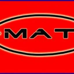 Logo firmy MATI na czerwonym tle z niebieską ramką. Czarny napis MATI wewnątrz owalu z czarną obwódką i jasną poświatą.
