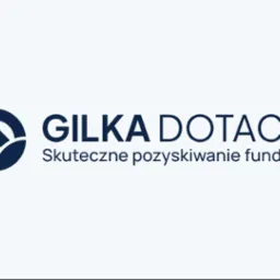 Logo firmy Gilka Dotacje z symbolem roślinnym i hasłem 'Skuteczne pozyskiwanie funduszy' na jasnym tle. Prosty, minimalistyczny design.