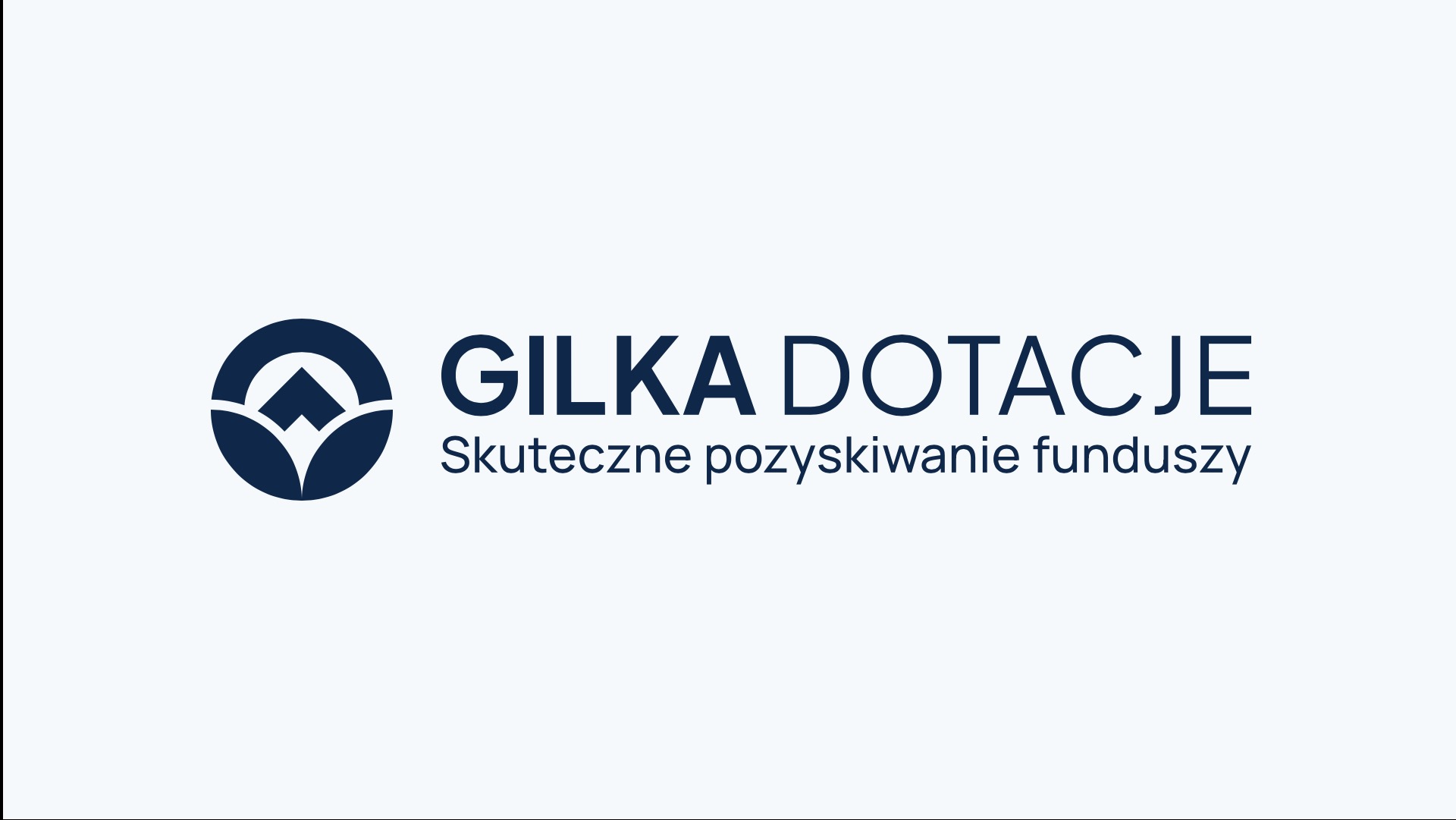Logo firmy Gilka Dotacje z symbolem roślinnym i hasłem 'Skuteczne pozyskiwanie funduszy' na jasnym tle. Prosty, minimalistyczny design.