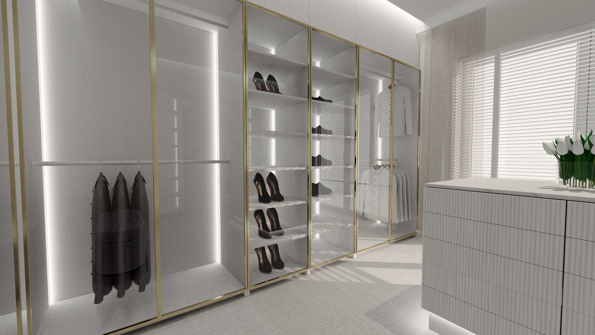 Elegancka garderoba z przeszklonymi drzwiami, oświetleniem LED i złotymi ramami. Widoczne ubrania i buty na półkach, minimalistyczny design.