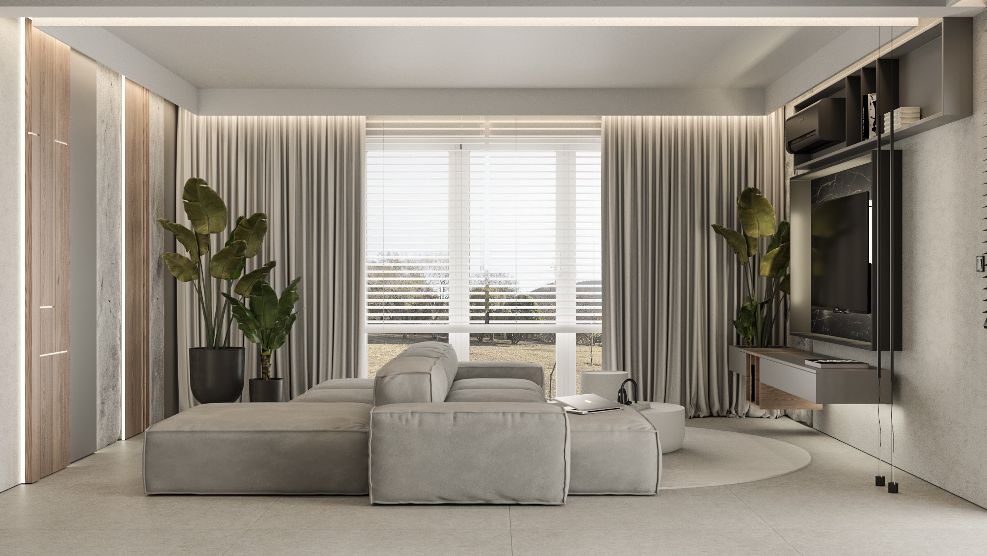 Nowoczesny salon w neutralnych barwach z modułową sofą, dużym oknem z żaluzjami i dekoracyjną ścianą z telewizorem oraz roślinami doniczkowymi.