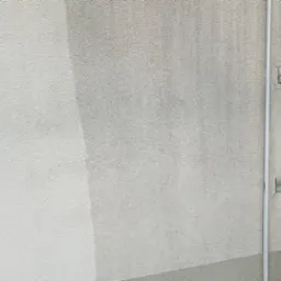 Porównanie umytej i nieumytej elewacji