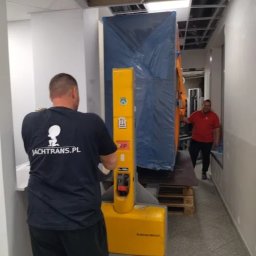 Praca z wózkiem wysokiego podnoszenia