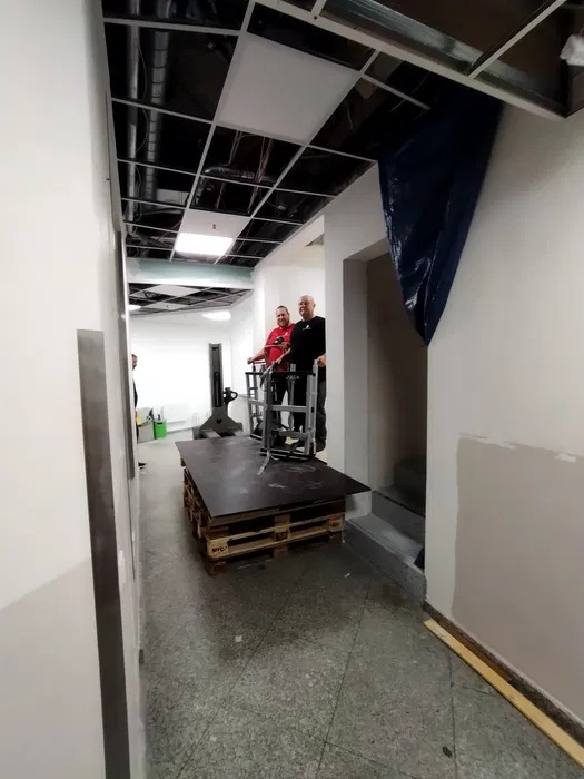 Podesty na drodze transportowej