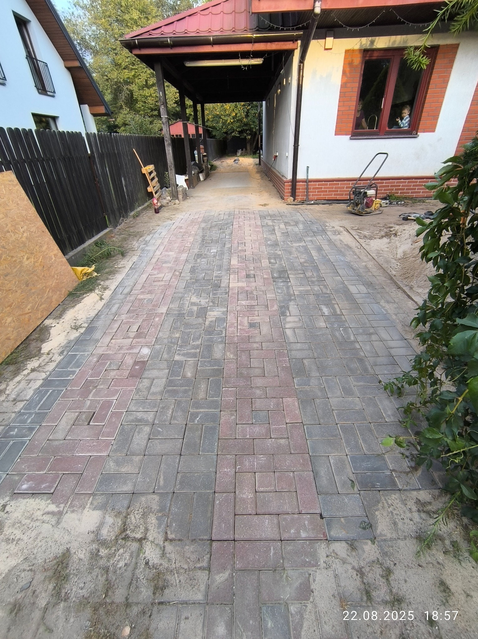 Demontaż kostki, zburzenia szamba, i ponownej montaż