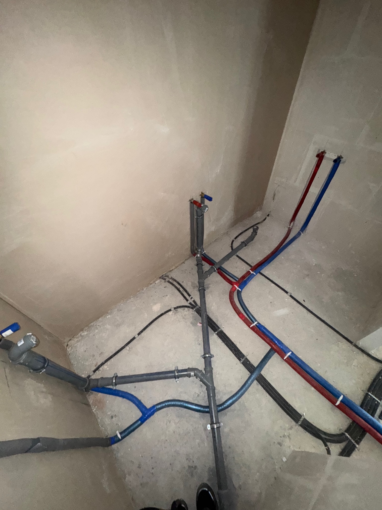 Rozprowadzenia instalacji WOD-KAN oraz elektrycznej