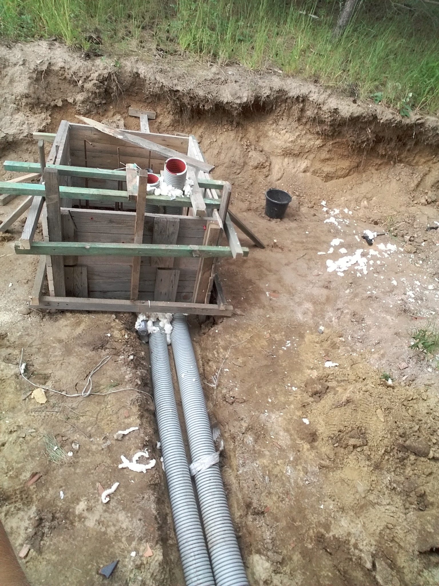 Fundament pod pompę ciepła wraz z potrzebnymi instalacjami