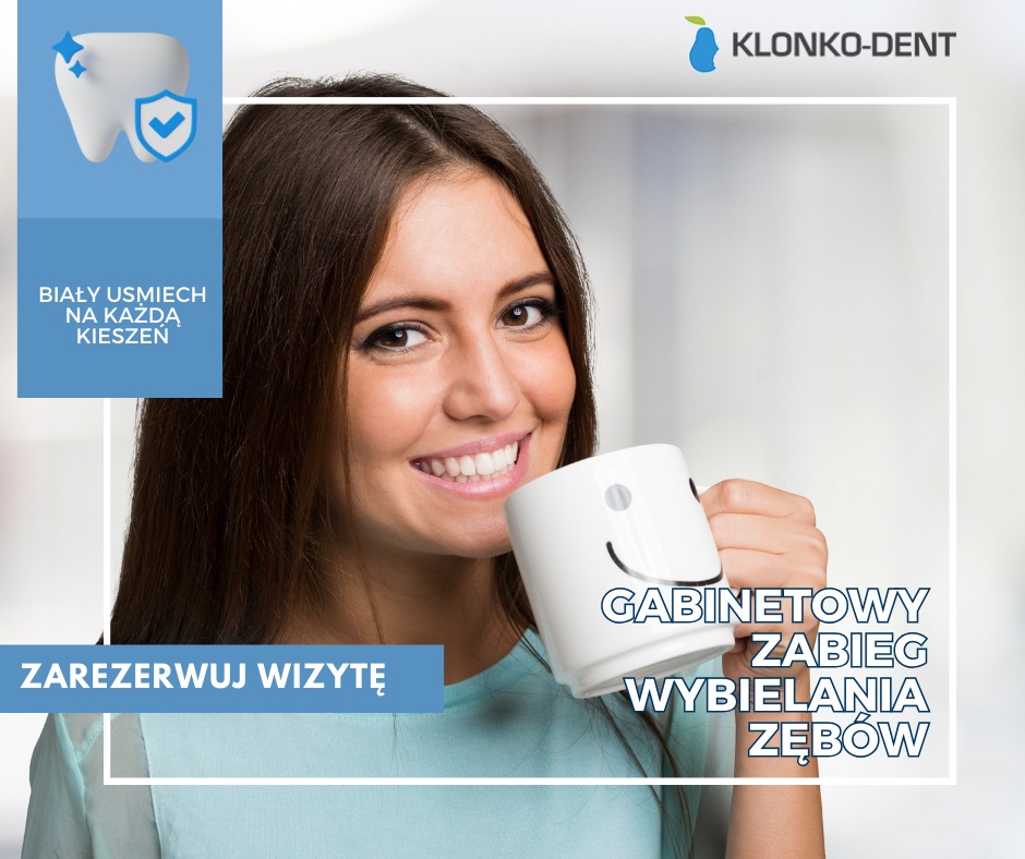 Uśmiechnięta kobieta z kubkiem ze znakiem uśmiechu, reklama gabinetowego zabiegu wybielania zębów Klanko-Dent.