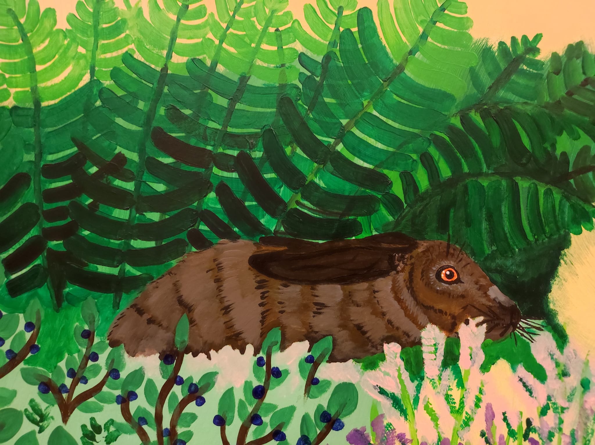 Obraz przedstawia brązowego zająca ukrytego w zielonym lesie paproci i jagód, namalowanego grubymi pociągnięciami pędzla.