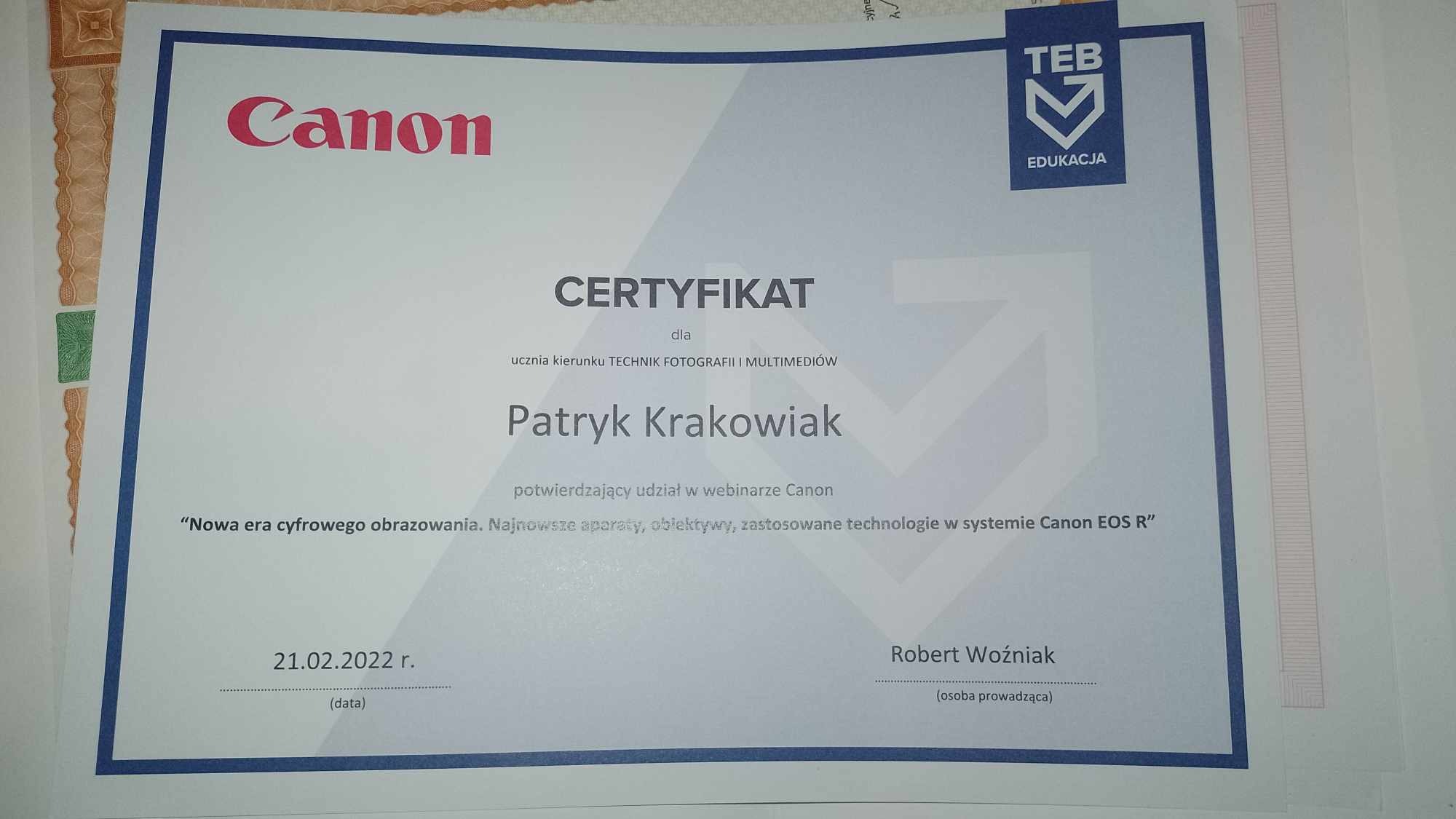 Certyfikat ukończenia kursu Technik Fotografii i Multimediów marki Canon, wystawiony na Patryka Krakowiaka przez TEB Edukacja.