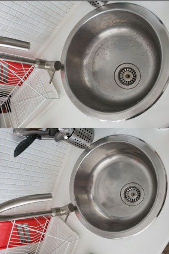 Porównanie: okrągły, stalowy zlew kuchenny przed i po czyszczeniu, widoczne osady i plamy usunięte, armatura i ociekacz na naczynia w tle.