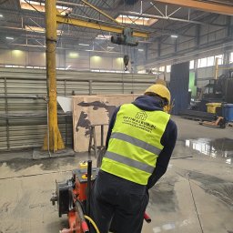 Ciecie posadzki na zakładzie produkcyjnym o grubości 35 cm 