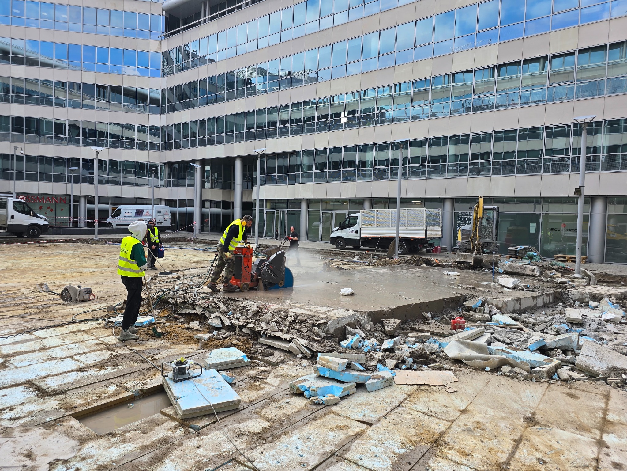 Cięcie płyty betonowej o grubości 40cm