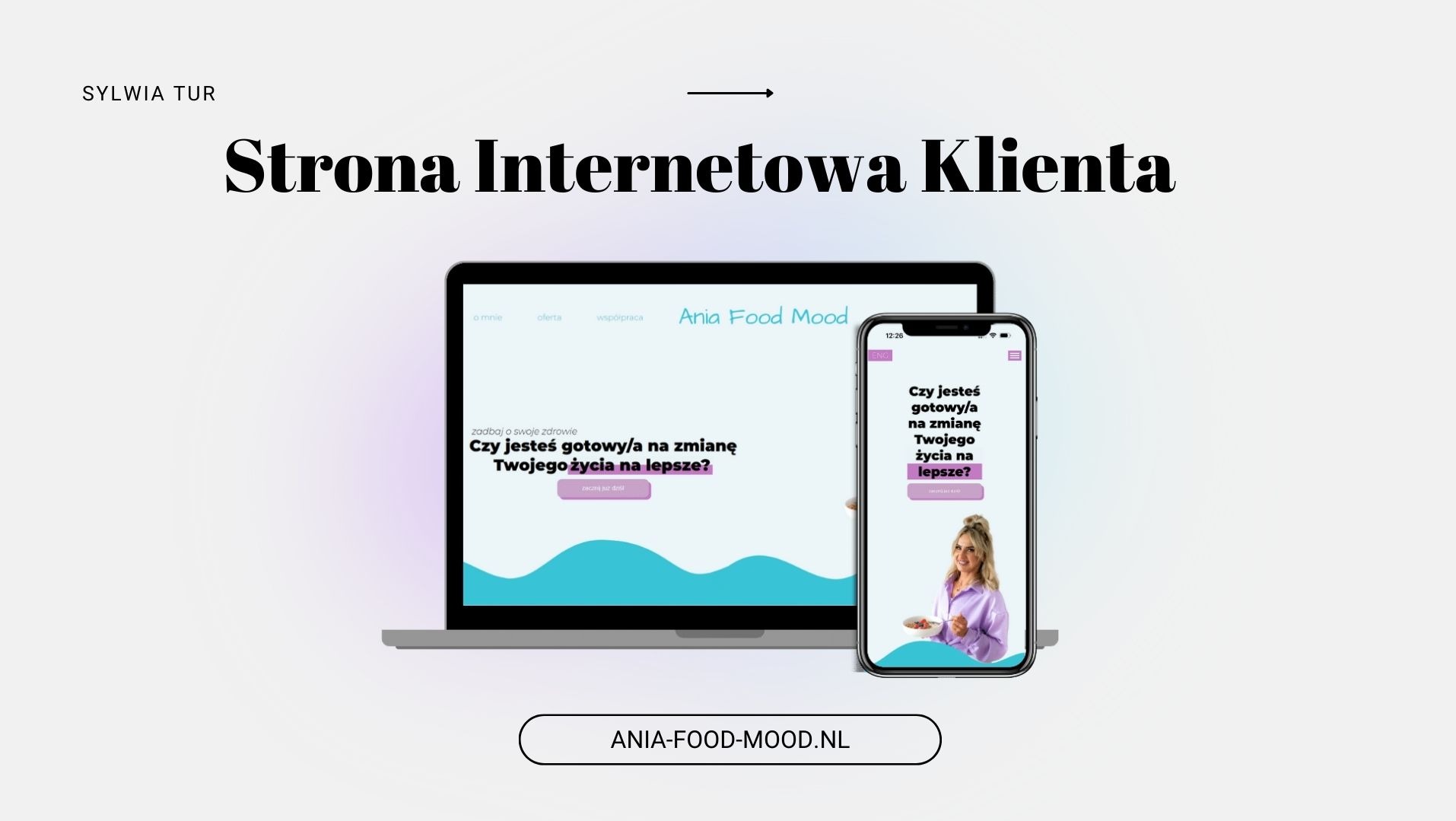 Wyświetlona strona internetowa 'Ania Food Mood' na laptopie i smartfonie, z hasłem 'Czy jesteś gotowy/a na zmianę Twojego życia na lepsze?' i zdjęciem kobiety z jedzeniem, widok responsywnego...
