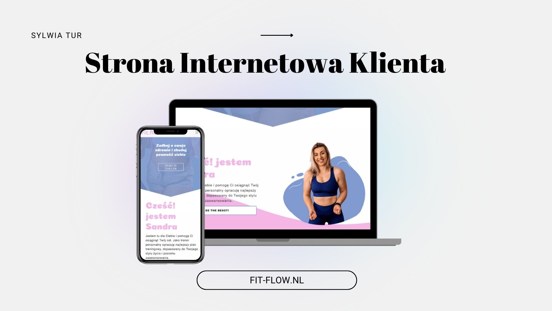 Prezentacja strony internetowej klienta na laptopie i smartfonie, widoczny fragment strony z wizerunkiem trenerki fitness Sylwii Tur i hasłem 'Fit-Flow.nl'.