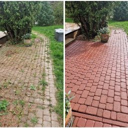 VitLen- Clean Olena Cherkashyna - Zdjęcie 'przed i po' mycia kostki brukowej na zewnątrz. Po lewej zaniedbana, zarośnięta kostka, po prawej czysta, czerwona kostka brukowa po umyciu.