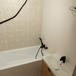 Volodymyr Andrushchak - Montaż drzwi Wieluń