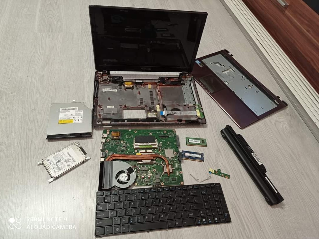 Czyszczenie i konserwacja laptopa ( przed )