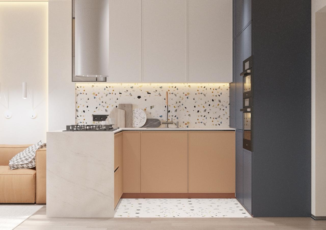 Nowoczesna kuchnia z beżowymi szafkami, marmurowym blatem i płytkami w stylu terrazzo, z widoczną płytą grzewczą i okapem.
