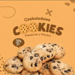 Grafika reklamowa czekoladowych ciasteczek z napisem 'Czekoladowe COOKIES Pieczone z Miłości' i informacją o 50% zniżce, na pomarańczowym tle z subtelnymi wzorami.