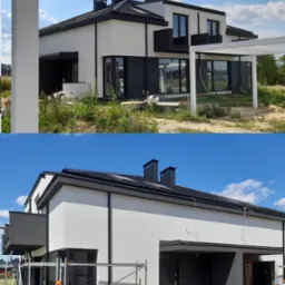 Nowoczesny dom z białą elewacją i czarnymi detalami, widoczne rusztowania i teren po budowie, na pierwszym planie nazwa firmy na słupie