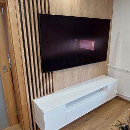 BUGLA MEBLE ŁUKASZ BUGLA - Ścianka RTV - Dąb Nebraska Naturalny + Biały Matowy . Pełna zabudowa zgodnie z oczekiwaniem Klienta .