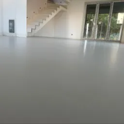 Mikrocement „loft mono” bez przypaleń lakier matowy.