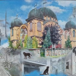 Olga Kananets - Pejzaż miejski na płótnie, przedstawiający cerkiew z kopułami, fragmenty ulicy z rowerem, bawiące się dzieci i sylwetki psów w różnych pozach, wszystko utrzymane w pastelowej kolorystyce.