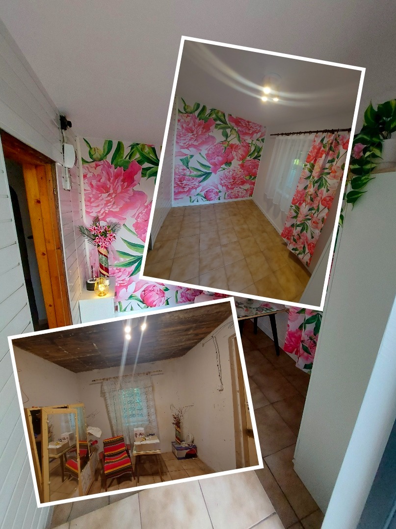 Kolaż przedstawiający pokój przed i po remoncie: surowy pokój z drewnianym stropem i oknem z firanką zestawiony z odnowionym pokojem z tapetą w kwiaty, nową podłogą i zasłonami.