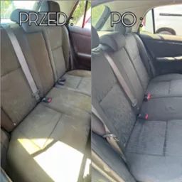 Tapicerka samochodowa tylna kanapa: po lewej zabrudzona, po prawej wyczyszczona. Efekt usługi prania tapicerki samochodowej. Widoczne pasy bezpieczeństwa i zagłówki.