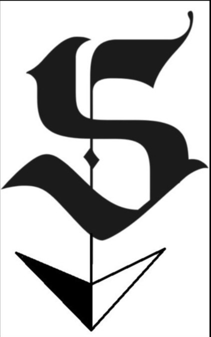 Czarno-białe logo firmy z ozdobną literą S i strzałką skierowaną w dół, której lewa połowa jest czarna, a prawa biała.